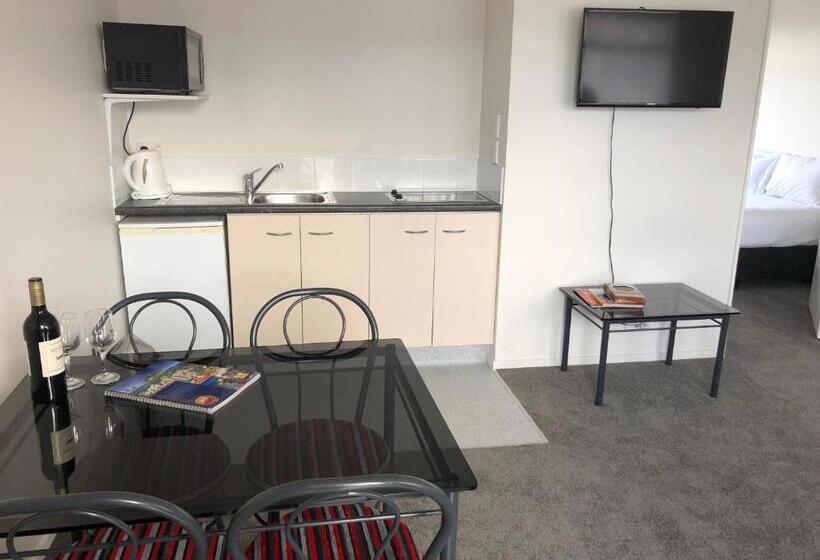 דירת חדר, Ambassador Motor Inn