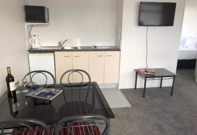 １ベッドルームアパートメント, Ambassador Motor Inn