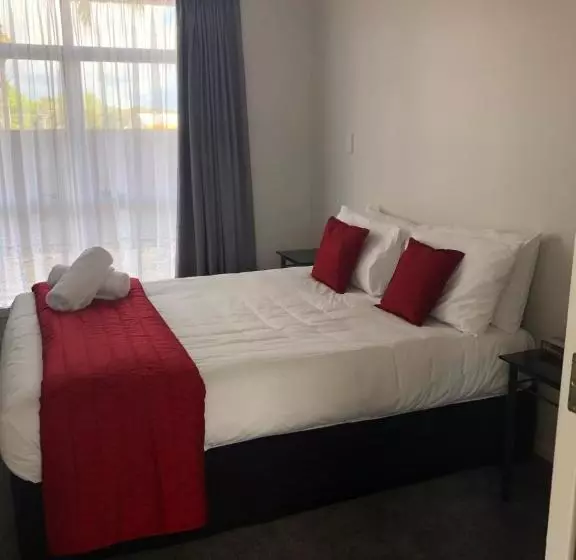 １ベッドルームアパートメント, Ambassador Motor Inn