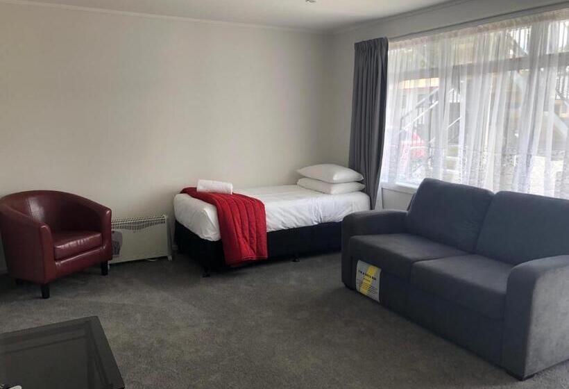 דירת חדר, Ambassador Motor Inn