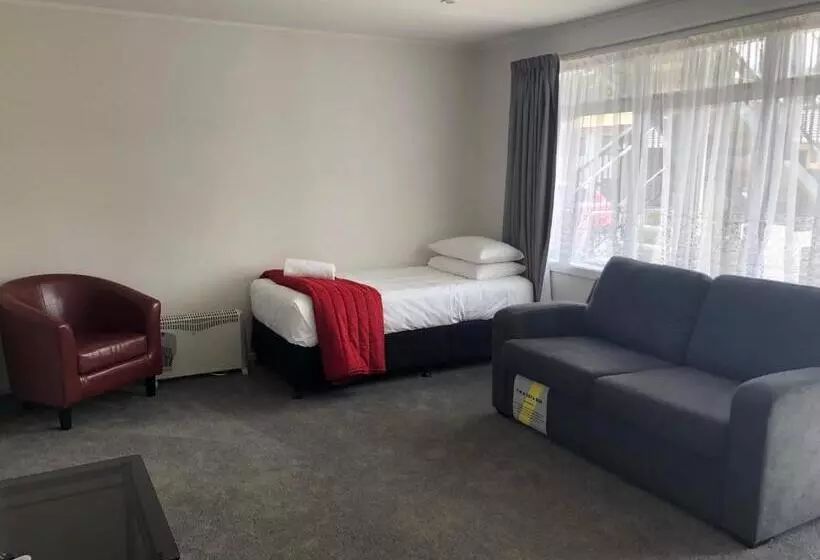 １ベッドルームアパートメント, Ambassador Motor Inn