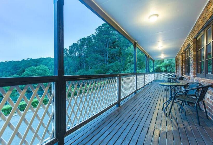 סטודיו אקזקיוטיב, Montville Mountain Inn