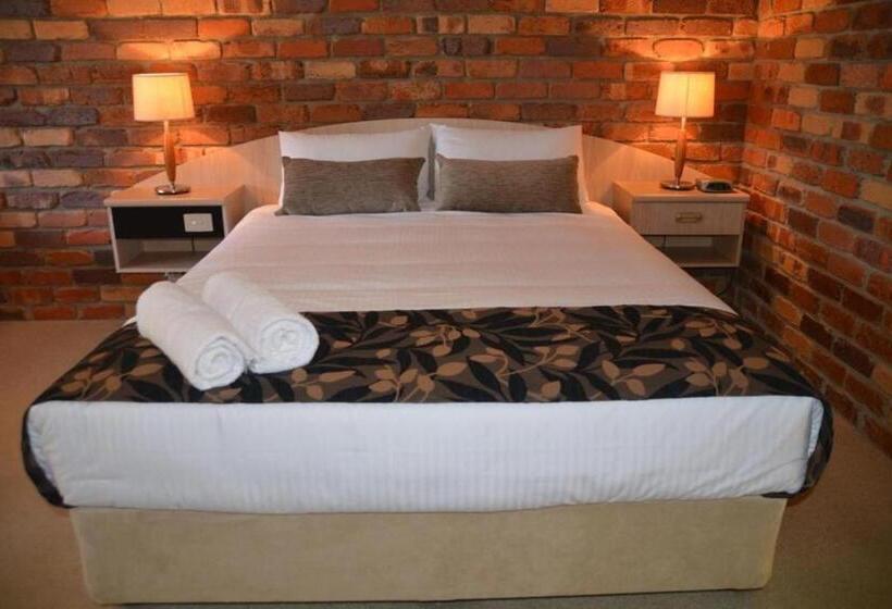 استوديو إدارى, Montville Mountain Inn