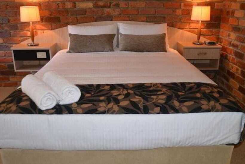 استوديو إدارى, Montville Mountain Inn