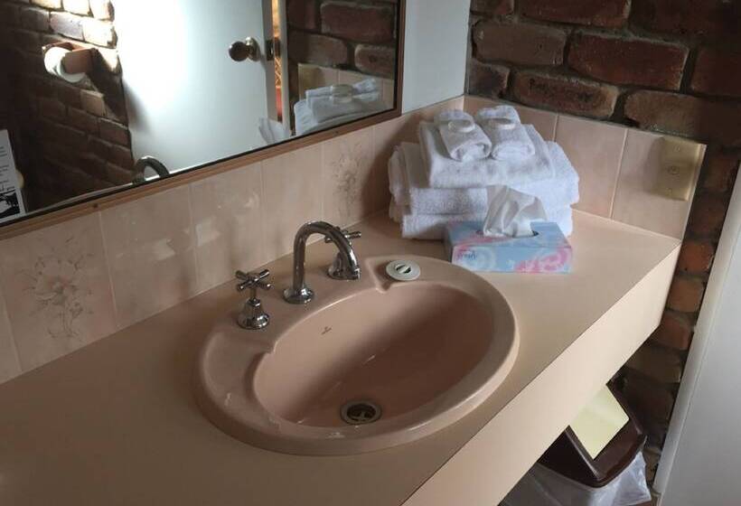 استوديو إدارى, Montville Mountain Inn