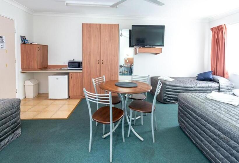 غرفة عائلية, Riviera On Ruthven