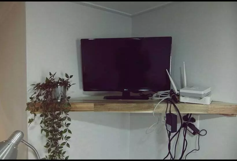 Perhehuone, 24 Guesthouse Sinchon