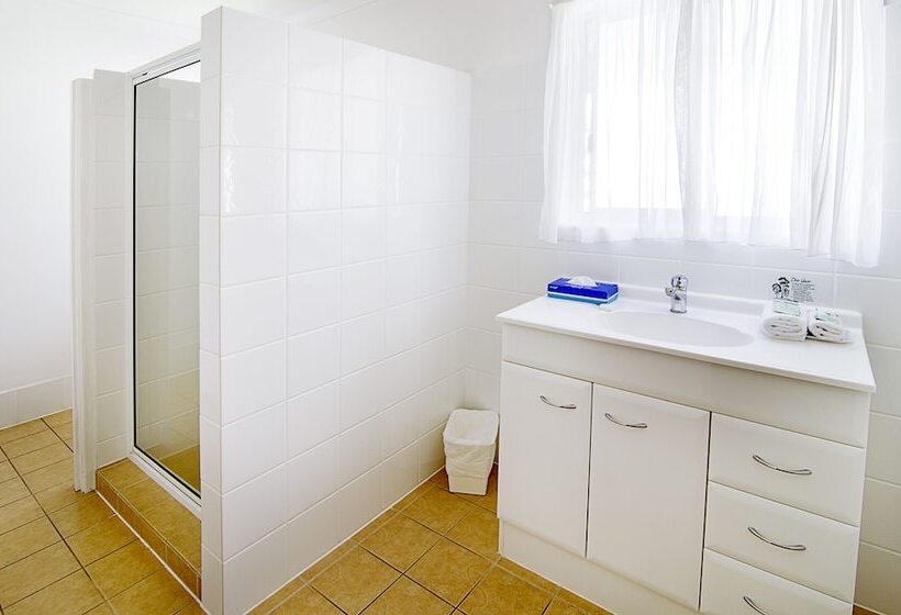 חדר משפחתי, Riviera On Ruthven