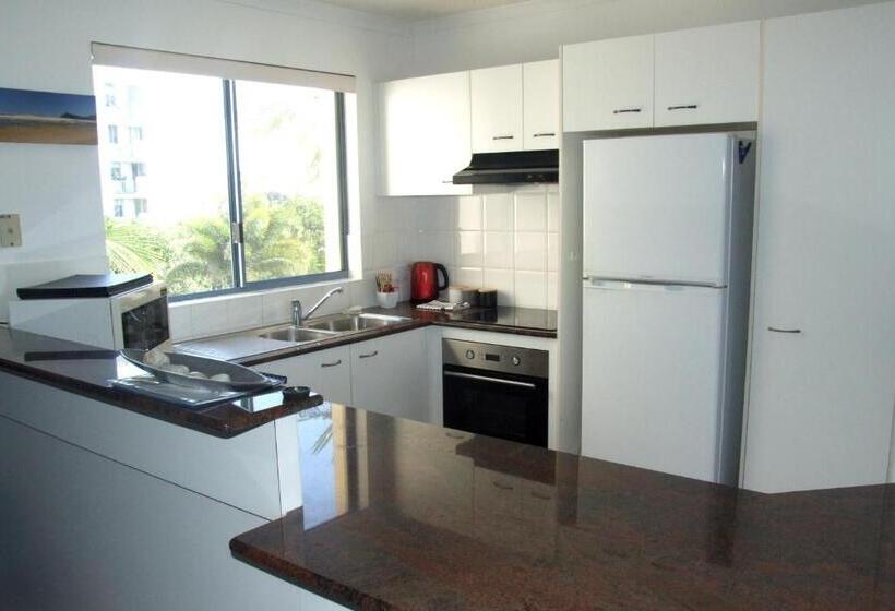 2 Bedroom Apartment Garden View, Salerno On The Beach