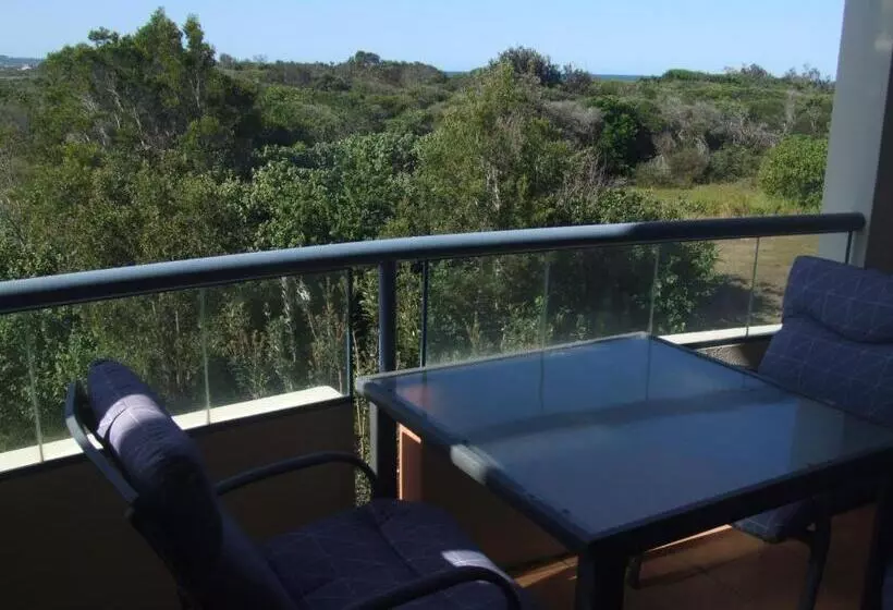 2 Bedroom Apartment Garden View, Salerno On The Beach