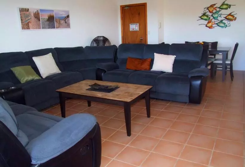 2 Bedroom Apartment Garden View, Salerno On The Beach