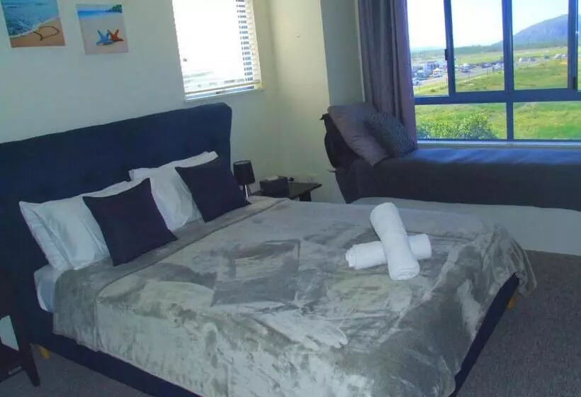 2 Bedroom Apartment Garden View, Salerno On The Beach