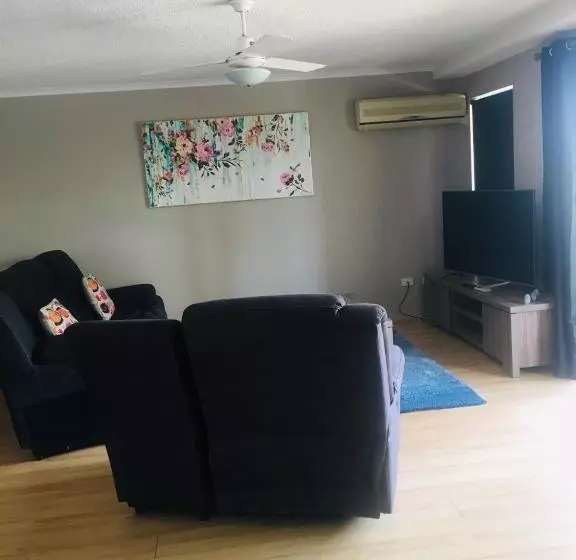 2 Bedroom Apartment Garden View, Salerno On The Beach