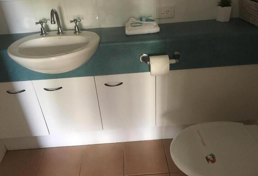 2 Bedroom Apartment Garden View, Salerno On The Beach