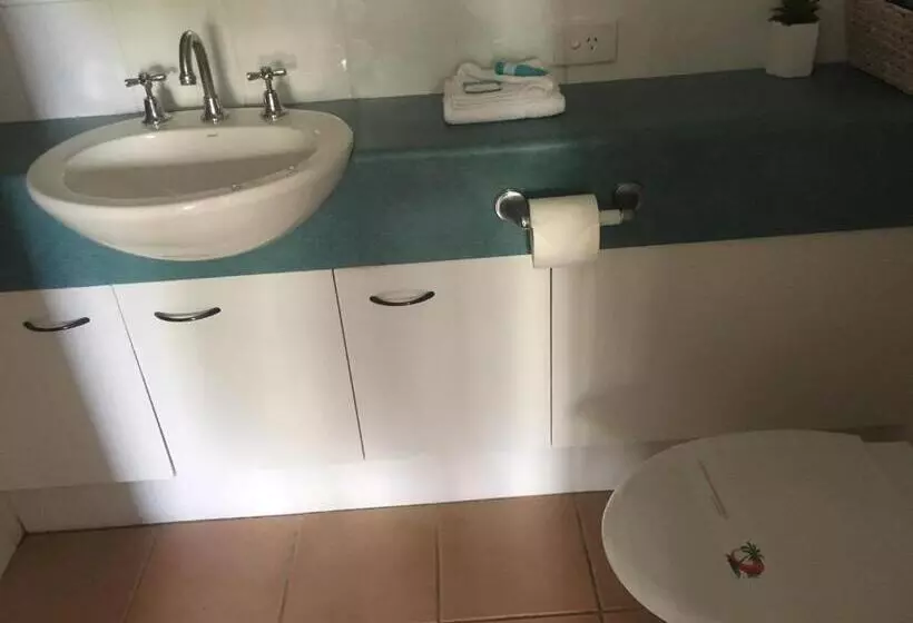 2 Bedroom Apartment Garden View, Salerno On The Beach