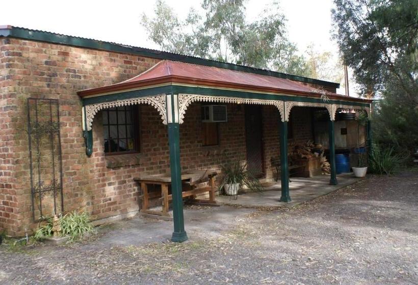 جناح, Eagle Foundry Bed & Breakfast