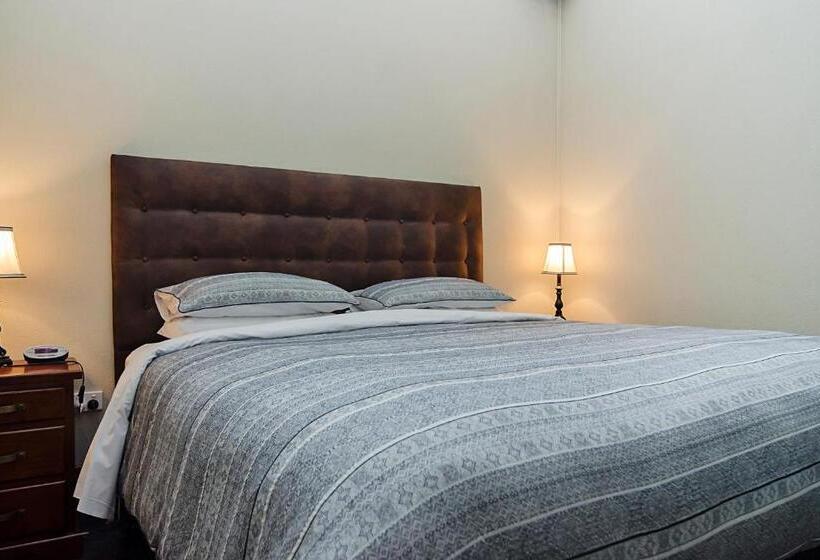 Президентский Люкс, Eagle Foundry Bed & Breakfast