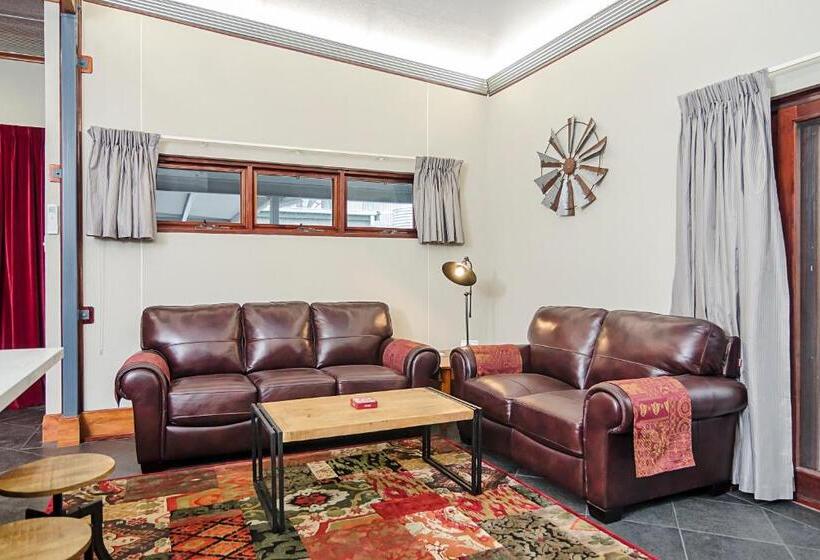 جناح إدارى, Eagle Foundry Bed & Breakfast