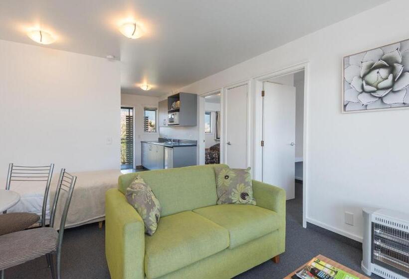 דירת שני חדרים, Greens Motel