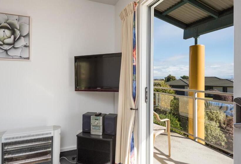 דירת שני חדרים, Greens Motel