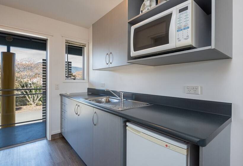 דירת שני חדרים, Greens Motel