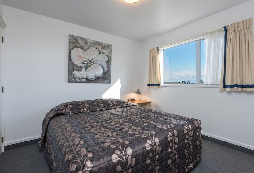 דירת שני חדרים, Greens Motel