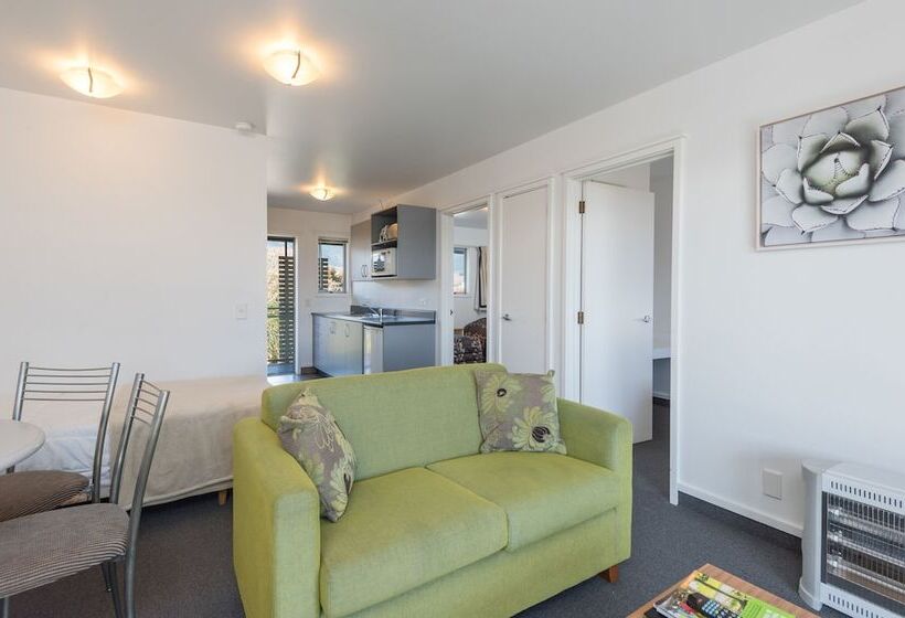 דירת שני חדרים, Greens Motel