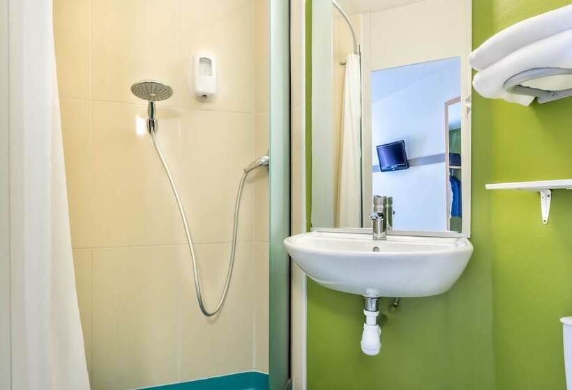 Четырехместный Номер Стандарт, B&b Hotel Fréjus Roquebrune Sur Argens