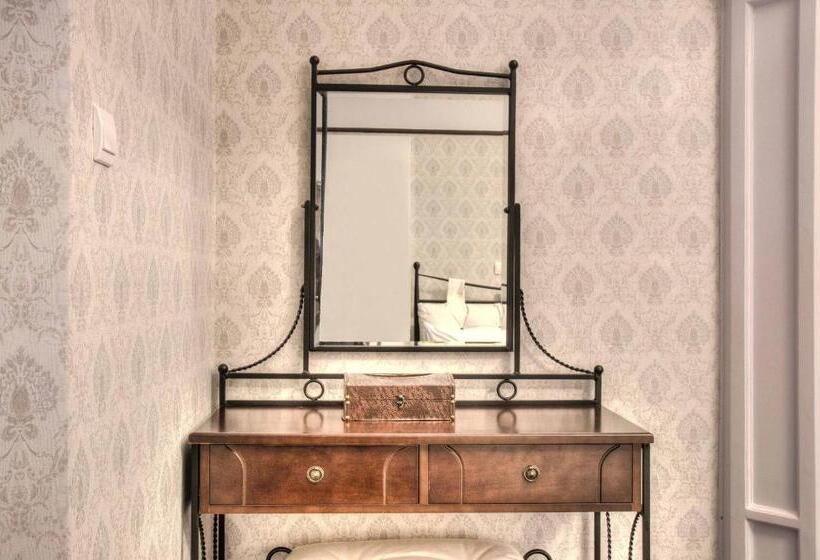 חדר סטנדרט, Elafos