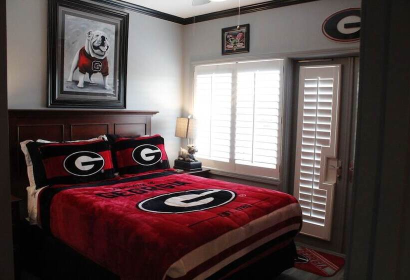 2 Szobás Suite, Georgia Gameday Center