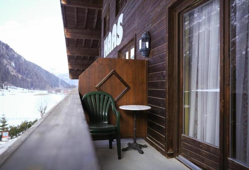 스탠다드 싱글 룸, Haas