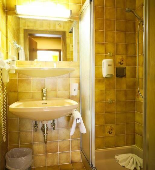 스탠다드 싱글 룸, Haas