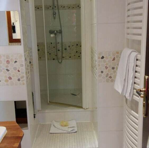 Номер Стандарт, Hostellerie Du Lys