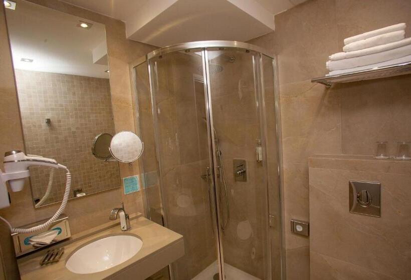 غرفة سوبيريور مطلّة علي البحر, Hôtel La Caravelle