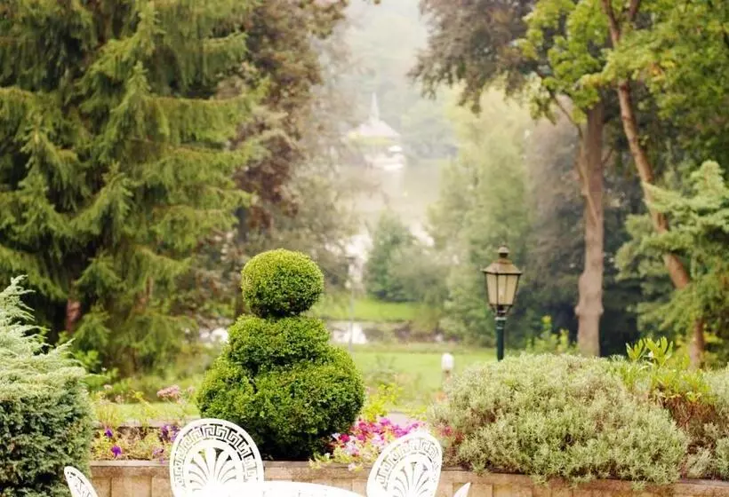 コンフォートルーム, Martin's Manoir