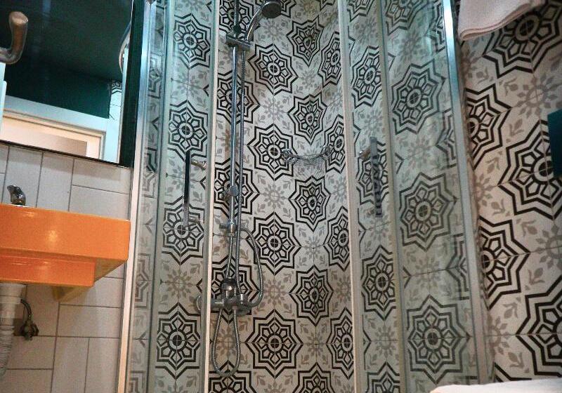 庭の見えるシングルルーム, Nebilüx