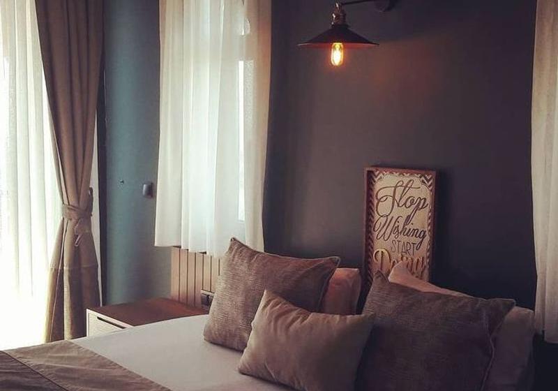 庭の見えるシングルルーム, Nebilüx