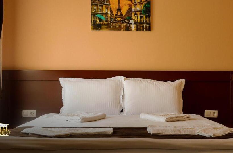 Basic Triple Occupancy Room