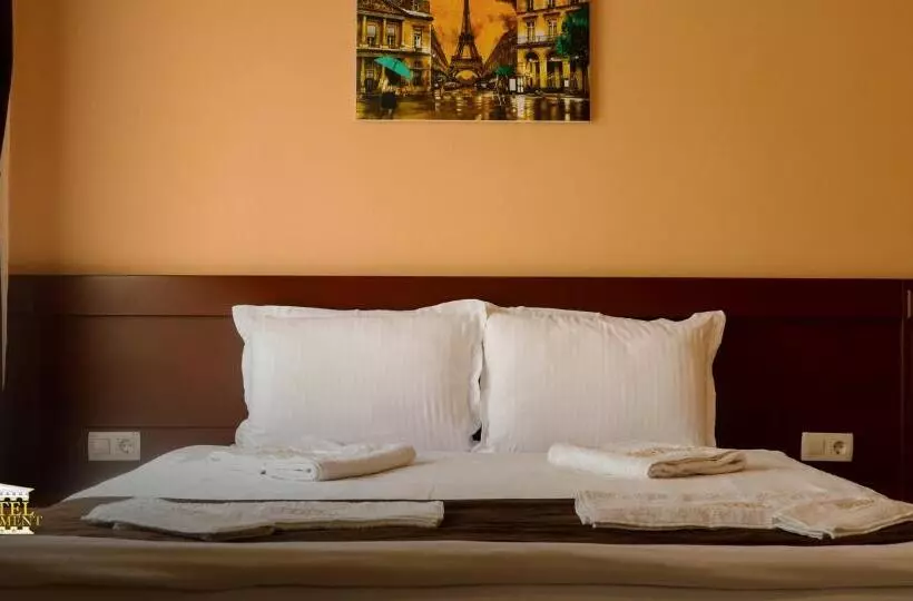 Basic Triple Occupancy Room