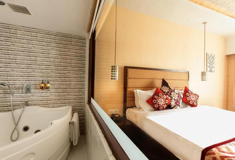 سوییت, Zone Connect By The Park,udaipur