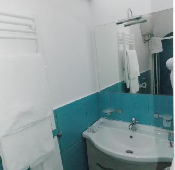 디럭스 트리플 룸, Sorrento Inn Funzionista