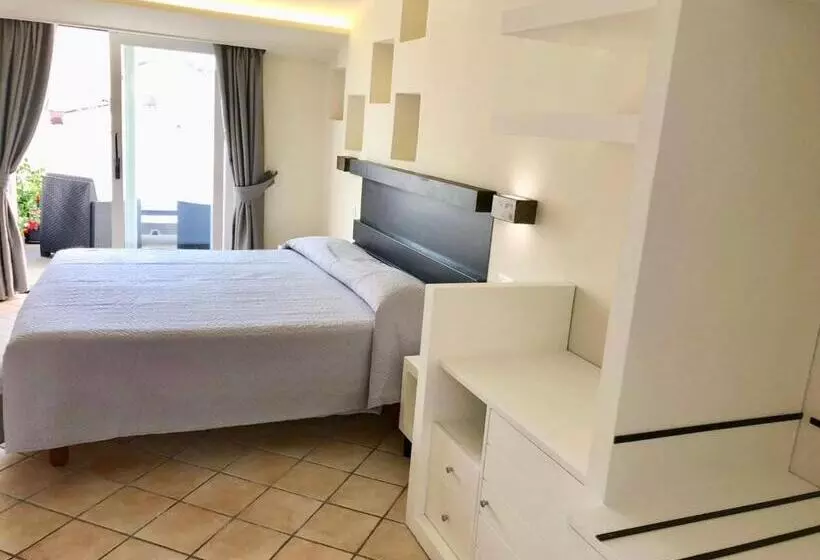 テラス付きスタンダードルーム, Sorrento Inn Funzionista