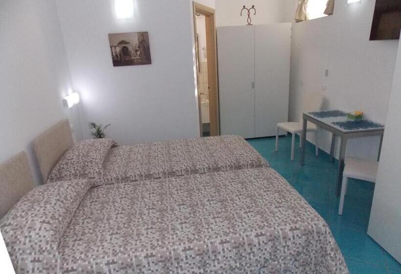 エコノミールーム, Sorrento Inn Funzionista