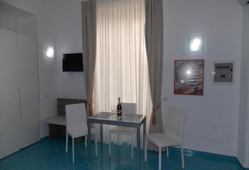 디럭스 트리플 룸, Sorrento Inn Funzionista