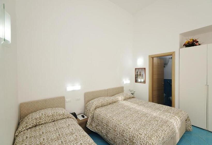 디럭스 트리플 룸, Sorrento Inn Funzionista