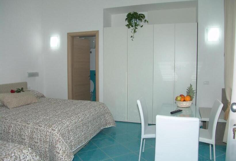 디럭스 트리플 룸, Sorrento Inn Funzionista