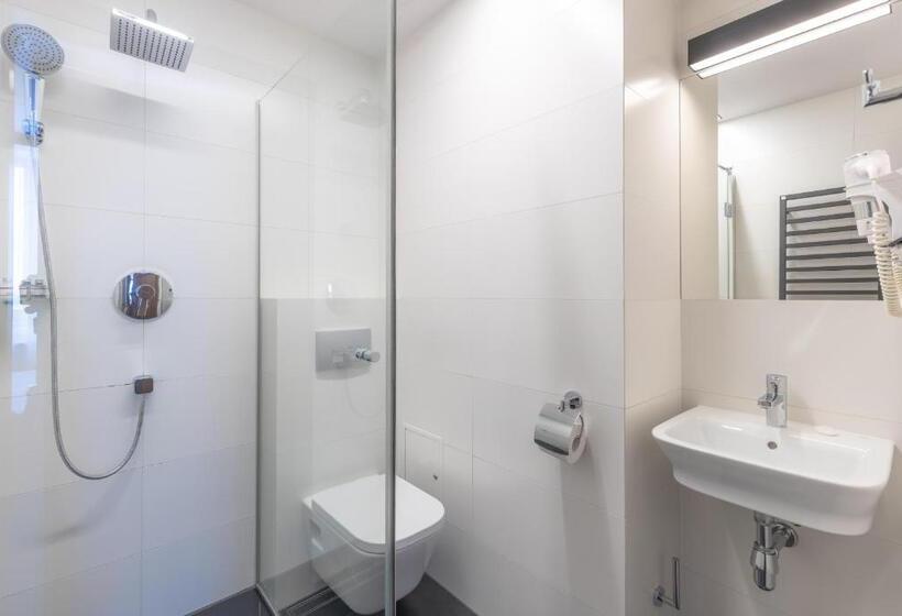 חדר סופריור, Terminal