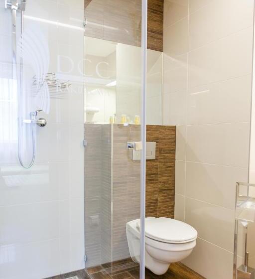 חדר סופריור, Terminal