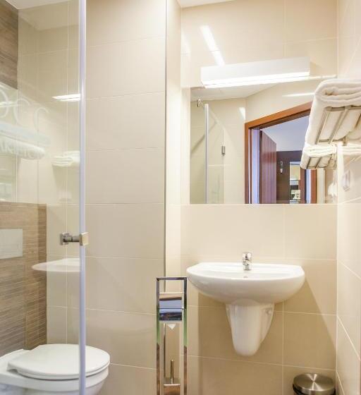 חדר סופריור, Terminal