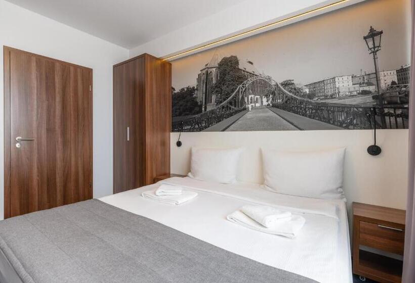 חדר סופריור, Terminal